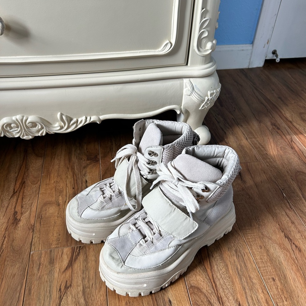 Chunky White High-Top Fonzie Boot